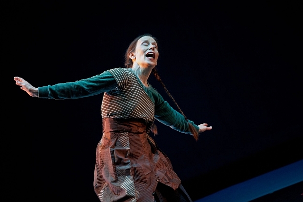 Meredith Monk dancing